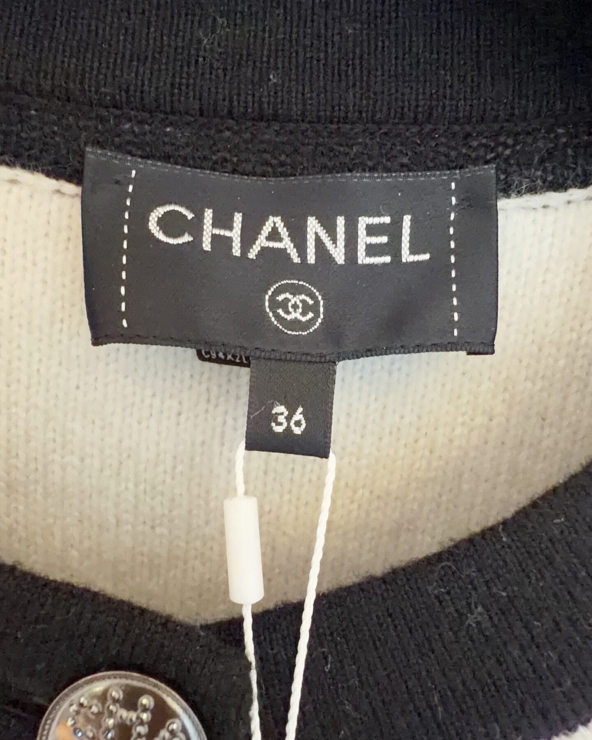 Chanel 21B Cashmere Contrast-Trim Four-Pocket Cardigan Black, Beige/Ecru FR 36