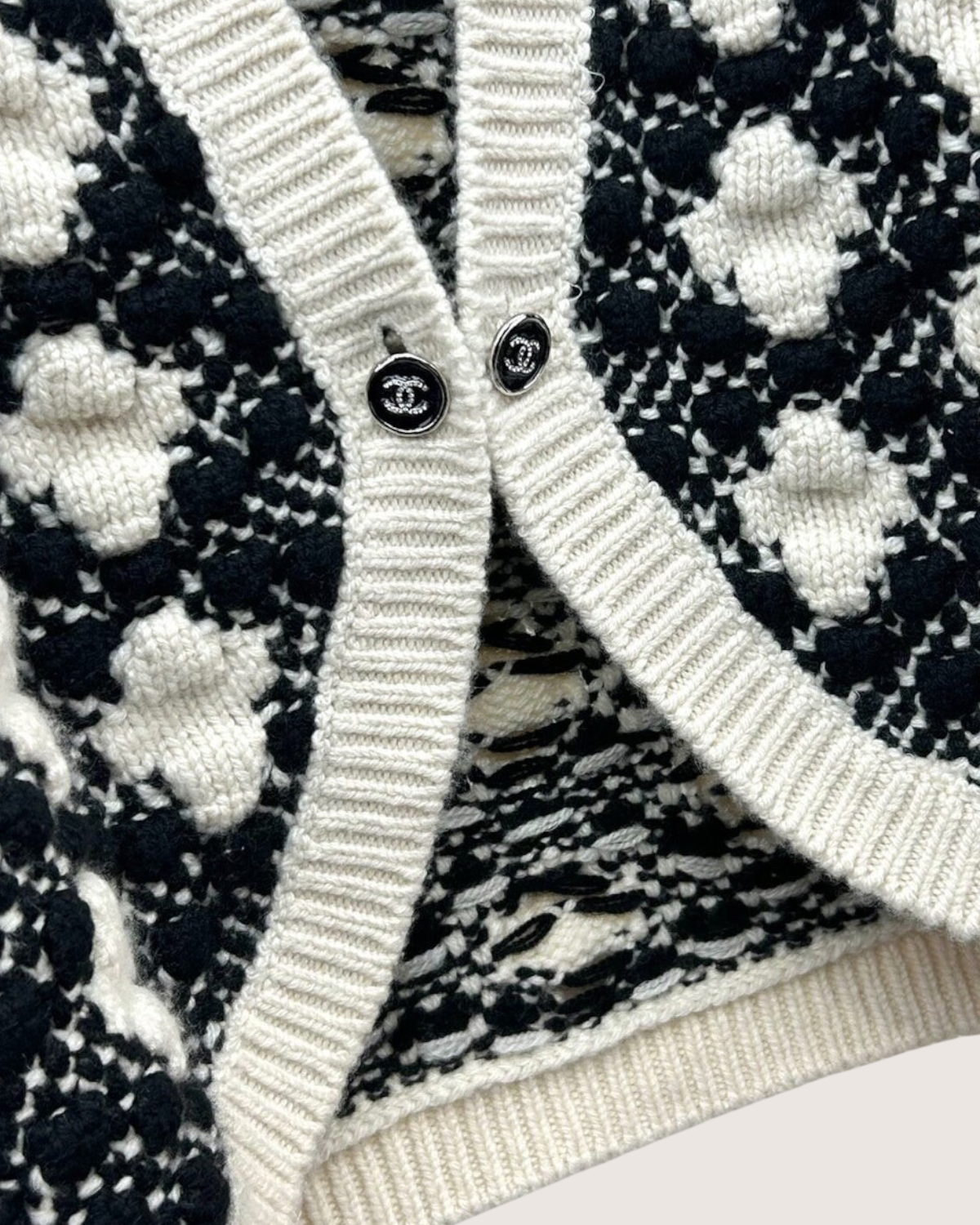 Chanel 21A Cashmere Floral Bobble-Stitch Vest Black, Beige/Ecru FR 34