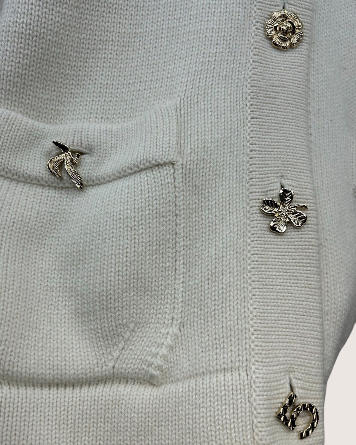 Chanel 22B Cashmere Round-Neck Cardigan Beige/Ecru FR 36