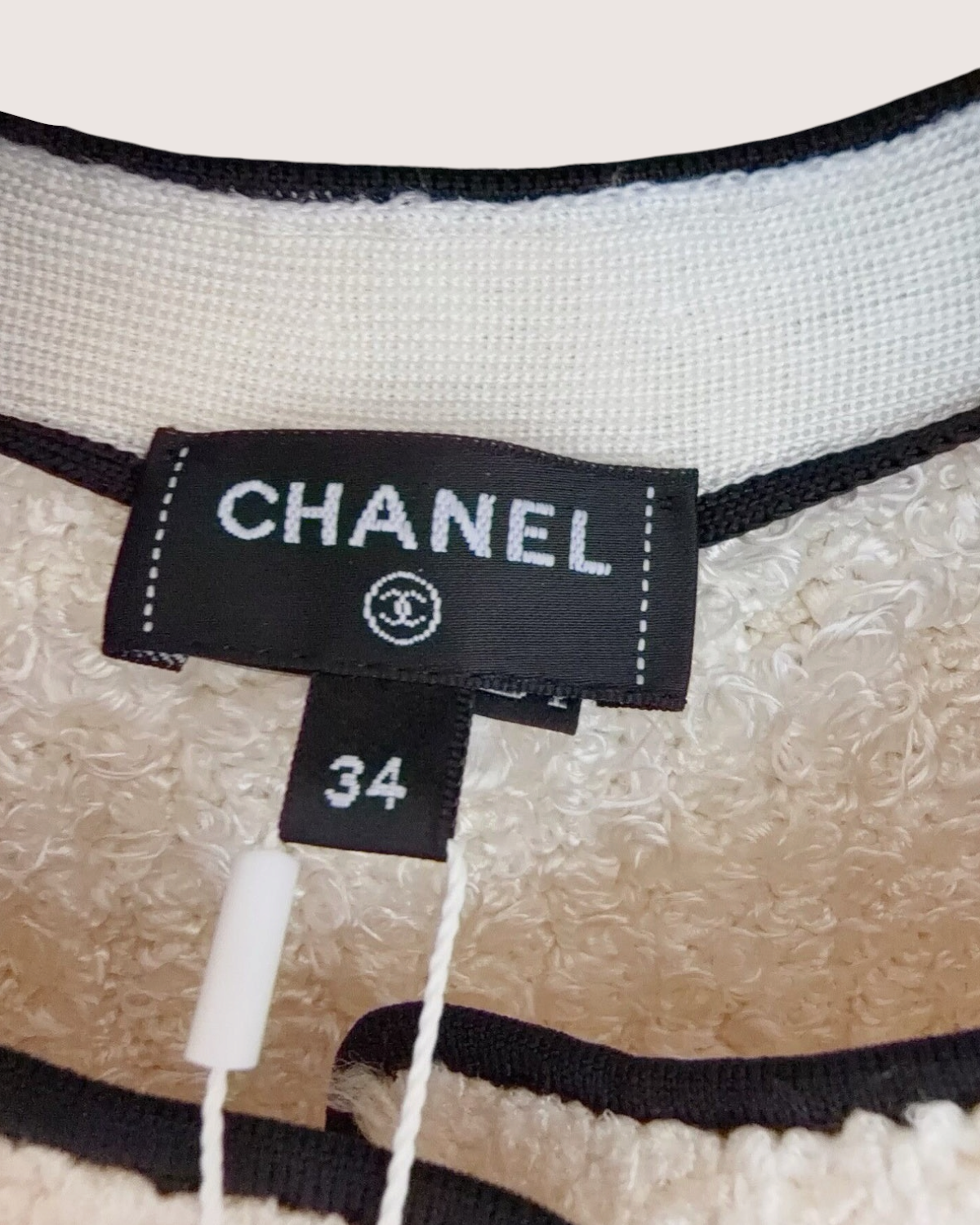 Chanel 26S Cropped Bouclé Cardigan Beige/Ecru, Black FR 34
