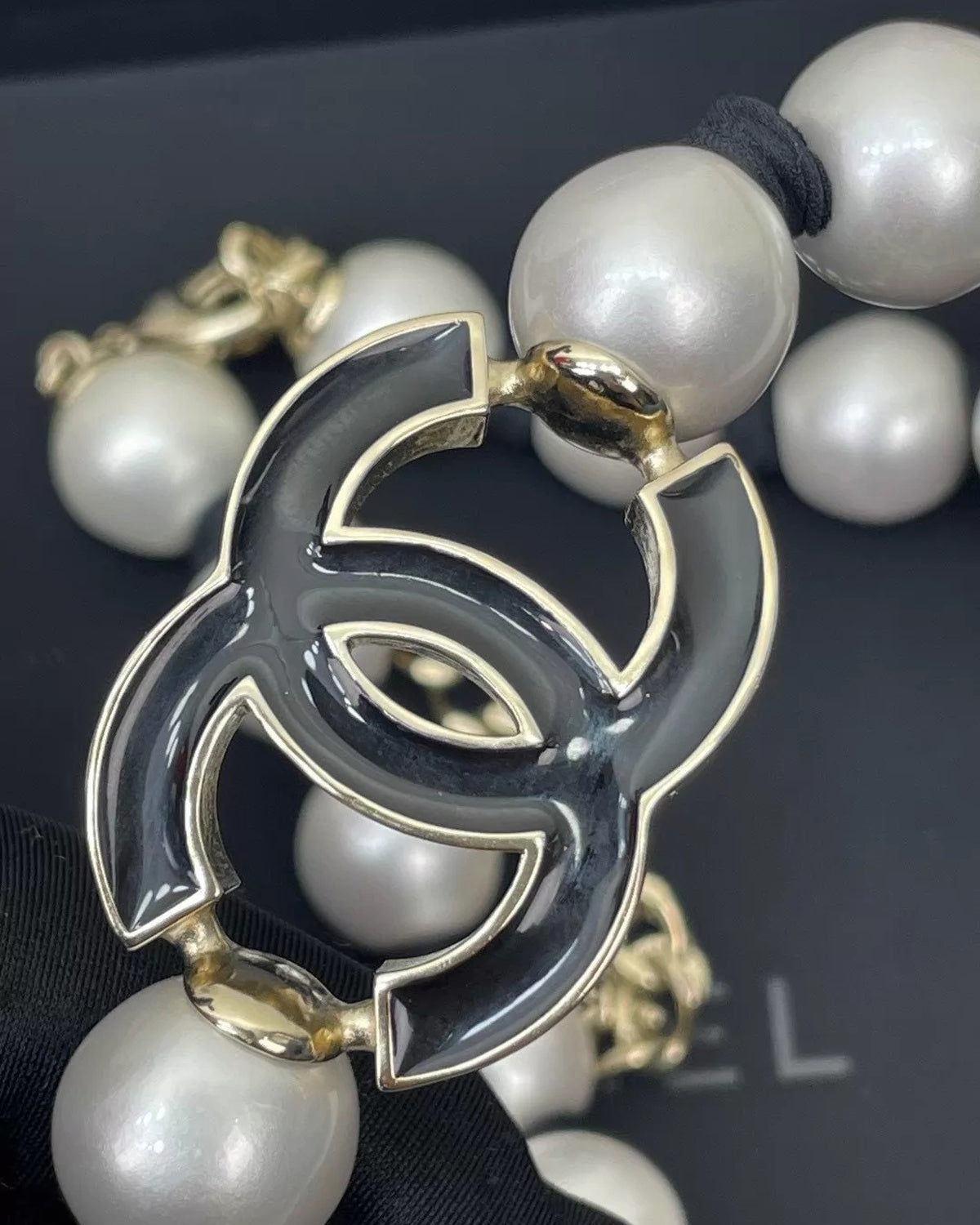 Chanel 25P CC Pearl Choker Necklace White ["One Size"]