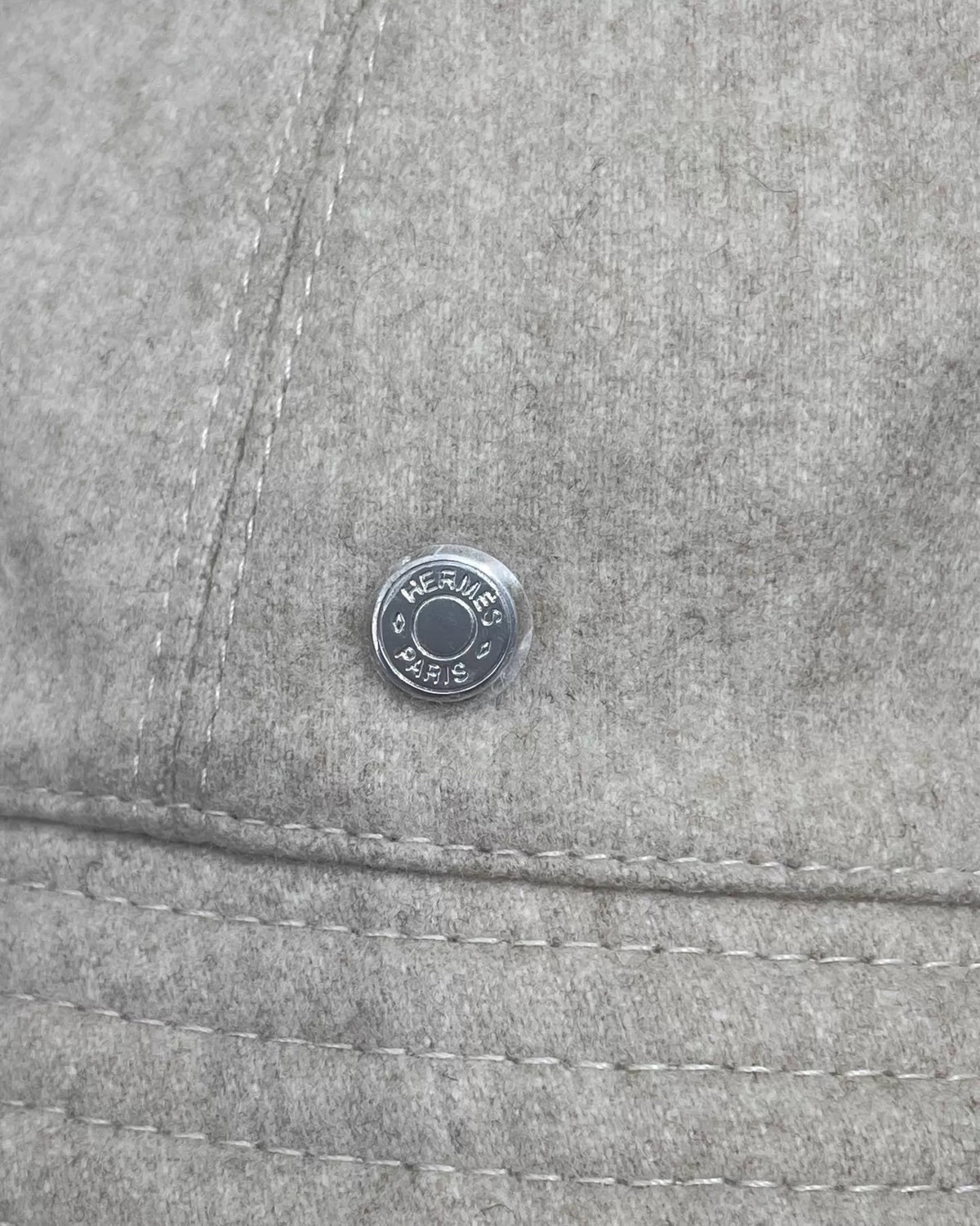 Hermès Cashmere Bucket Hat Beige/Ecru FR 36