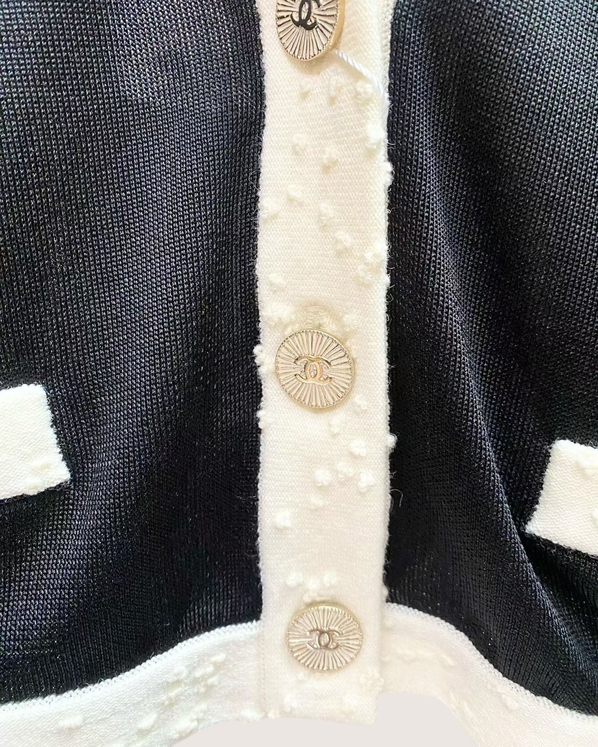 Chanel 25A Cropped Contrast-Trim Cardigan Black, Beige/Ecru FR 38