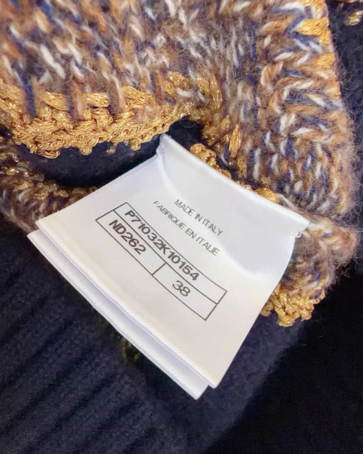 Chanel 21A CC Logo Cashmere Sweater