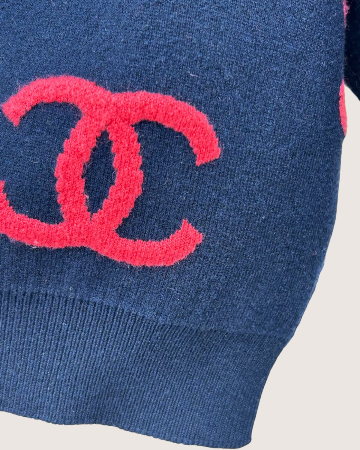 Chanel 21P CC Monogram Cashmere Sweater Navy, Pink FR 38
