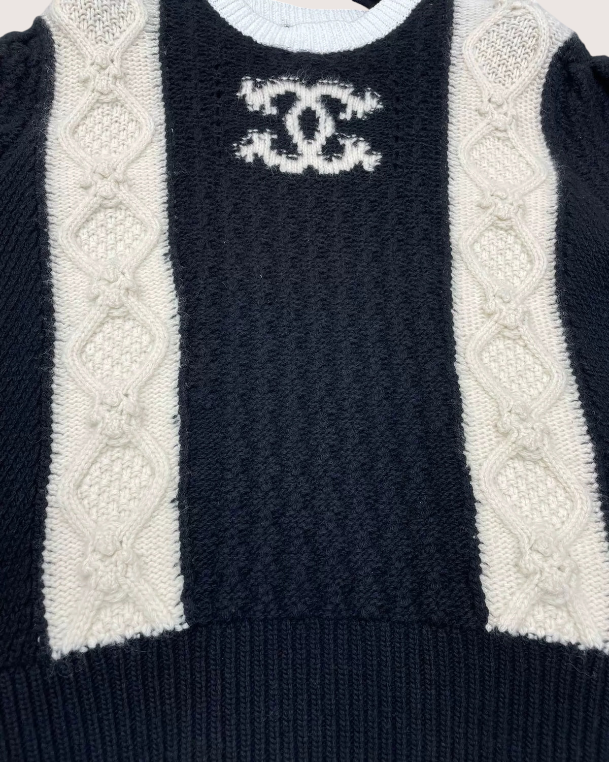 Chanel 21A CC Sweater Black, White FR 34