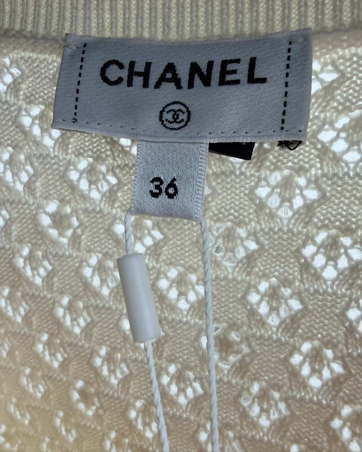 Chanel 26C Knit Cardigan Beige/Ecru, Red FR 36