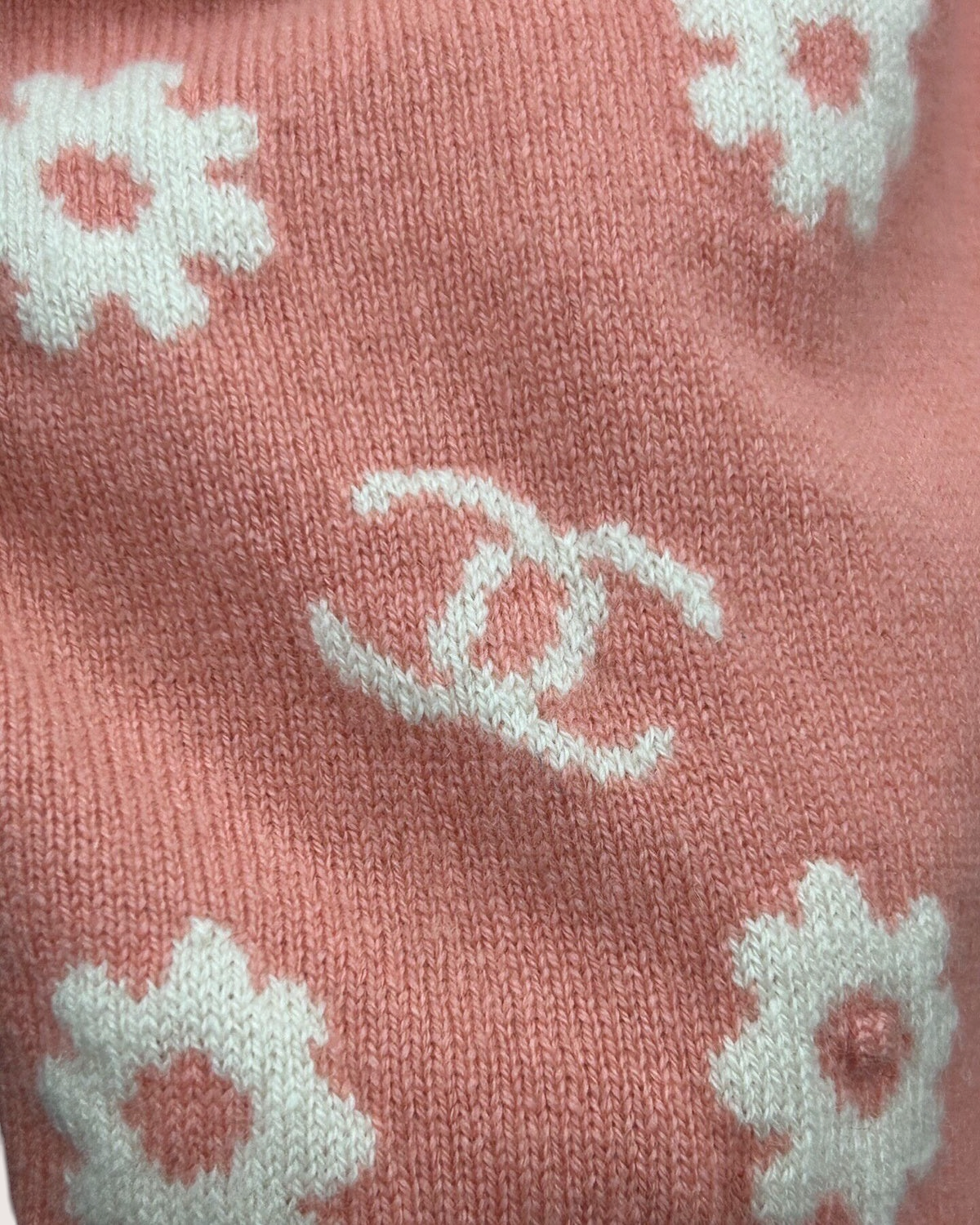 Chanel 22P Cashmere Floral CC Sweater Pink, White FR 34