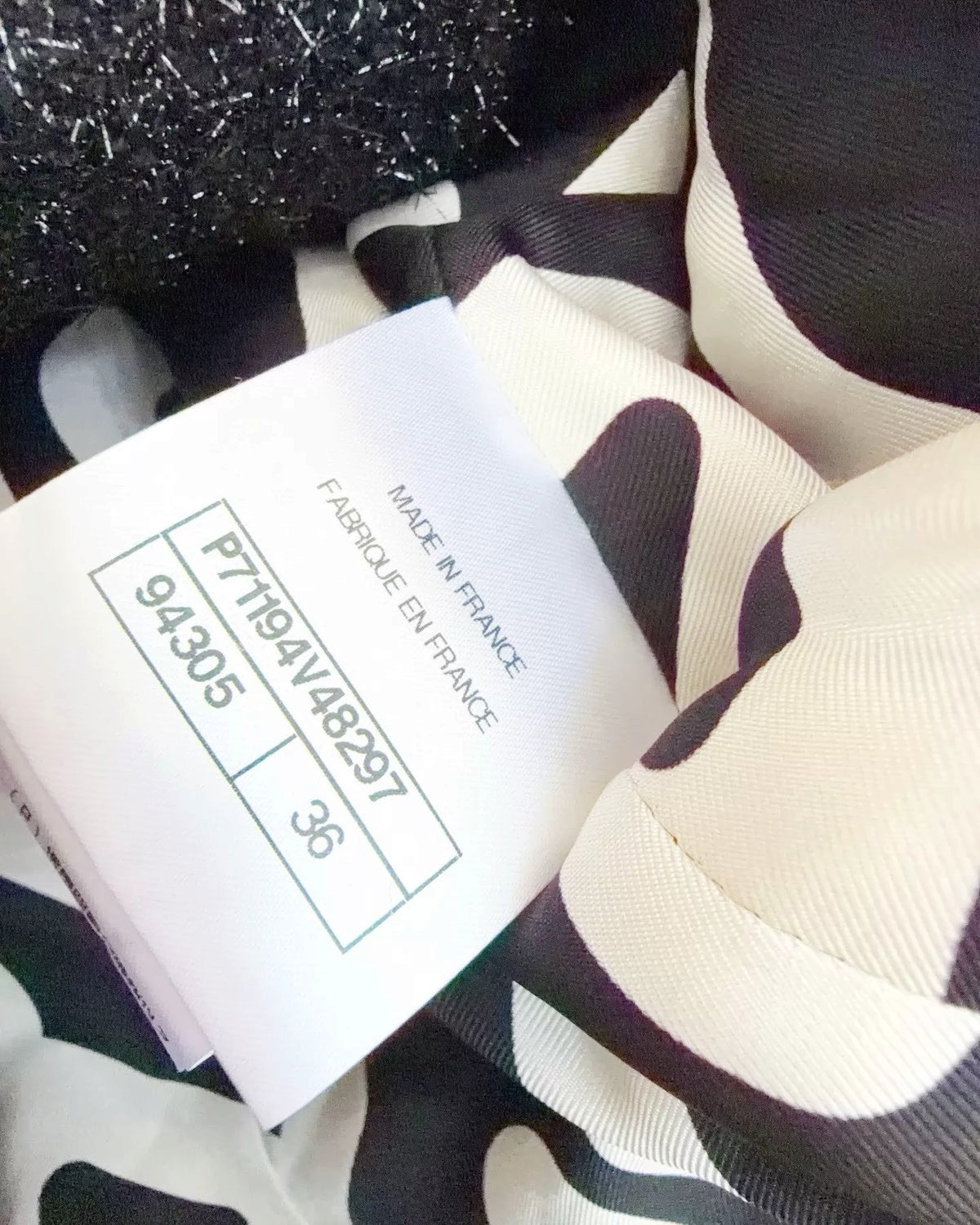 Chanel 21B Cropped Tweed Jacket Black FR 36