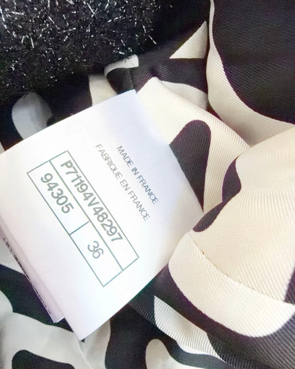 Chanel 21B Cropped Tweed Jacket Black FR 36