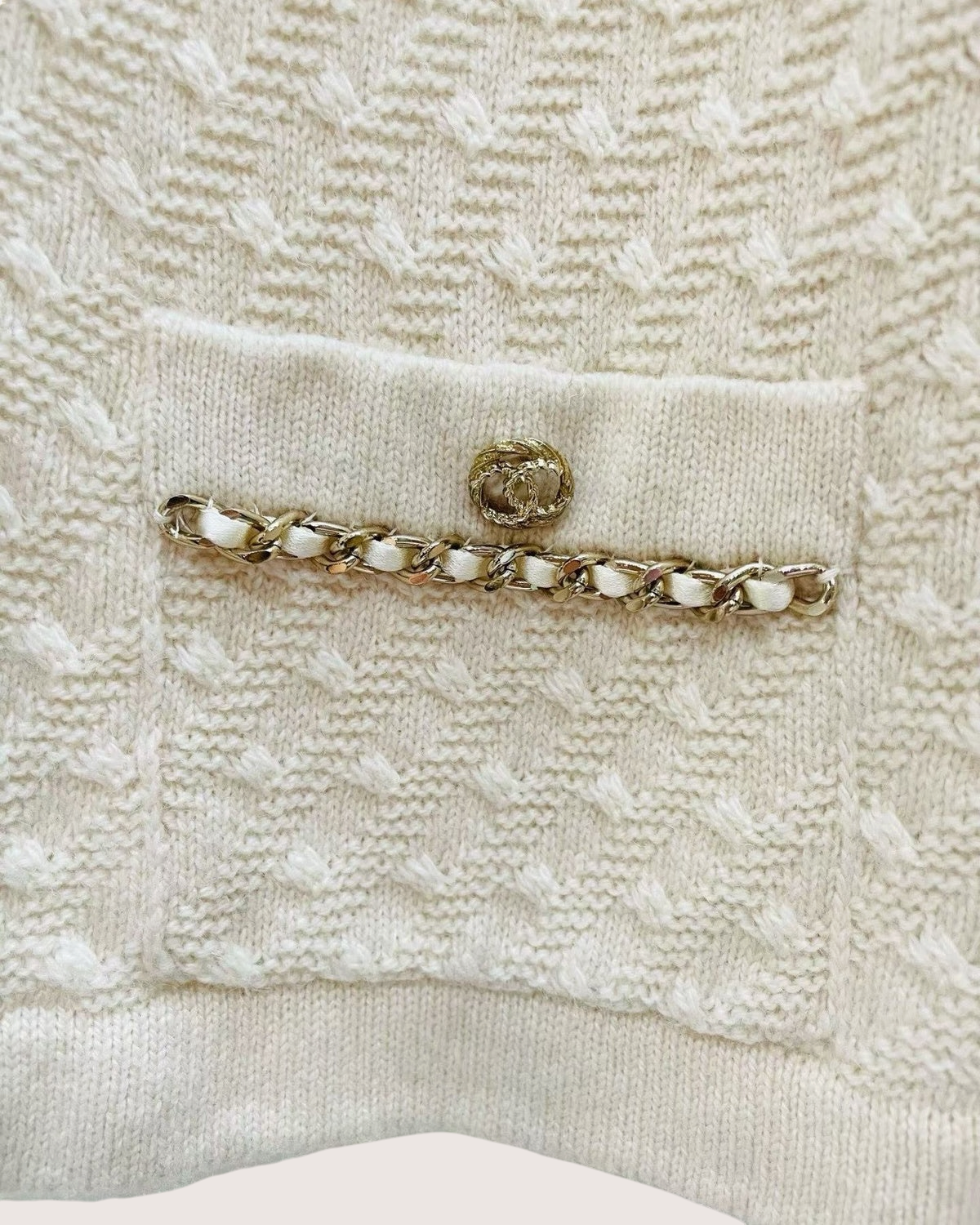 Chanel 23B Cashmere Cropped Chain-Trim Cardigan Beige/Ecru FR 38