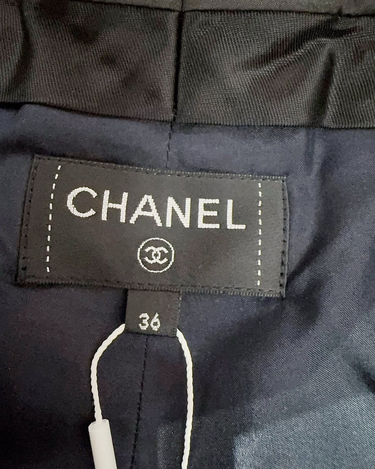 Chanel 21P Tweed Bermuda Shorts Navy, Pink FR 36