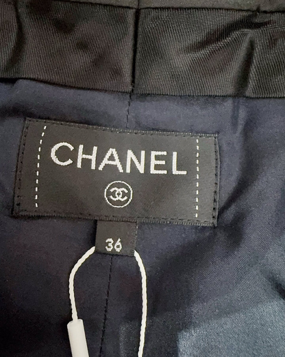 Chanel 21P Tweed Bermuda Shorts Navy, Pink FR 36